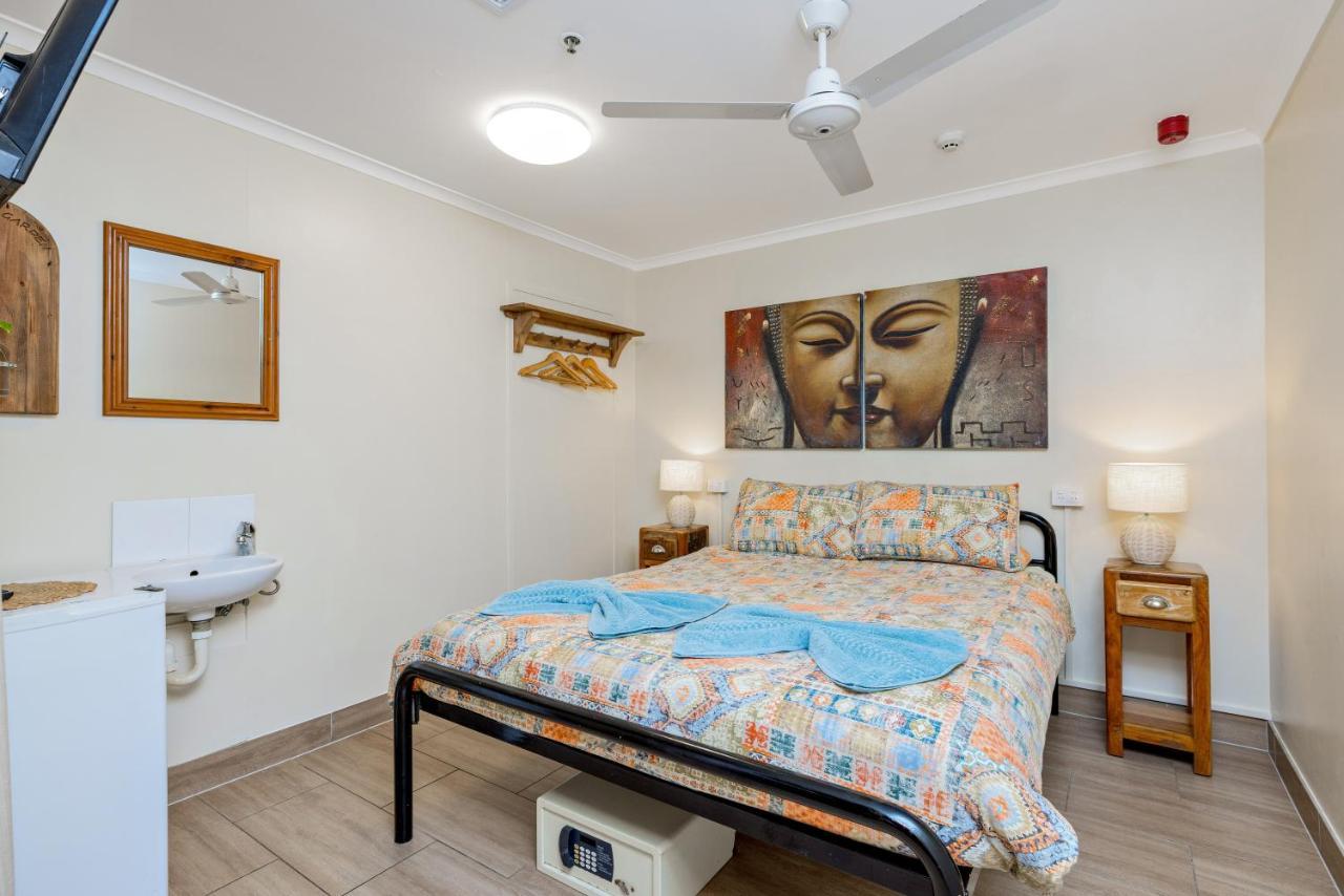 Хостел Travellers Oasis Кэрнс Экстерьер фото